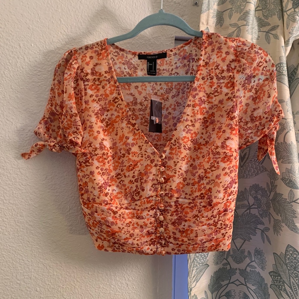 NWT Forever 21 Cropped Floral Blouse 🌸